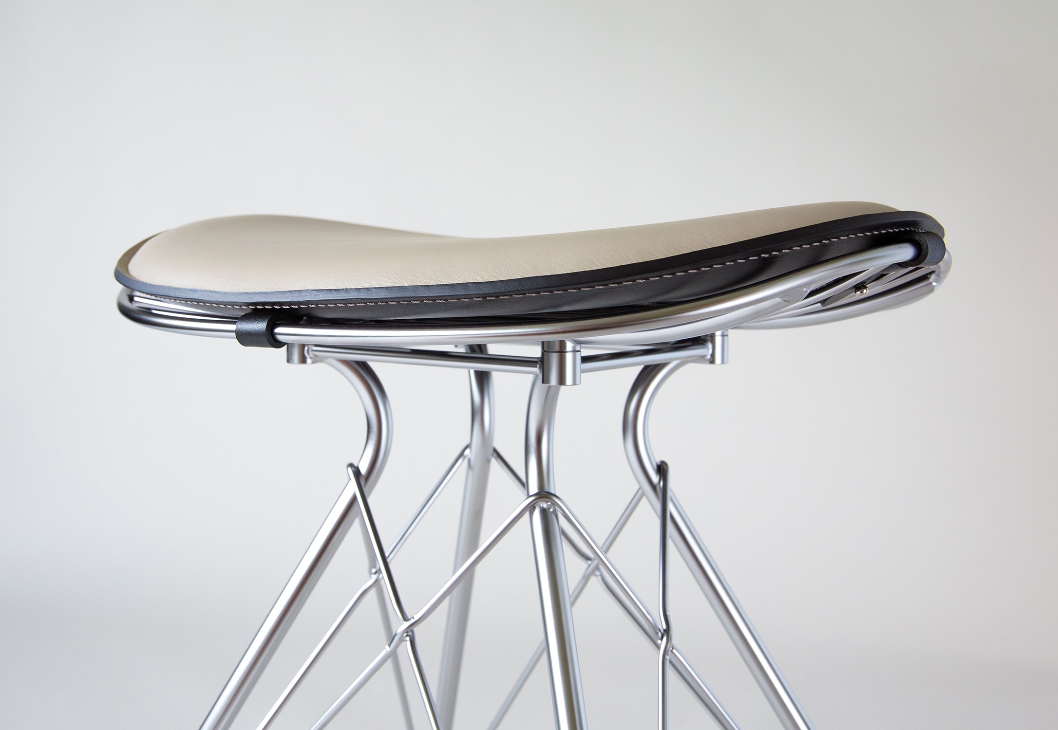 overgaard-dyrman-wire-stool-horizon