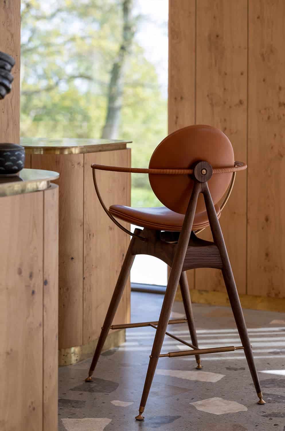 Circle-Bar-Chair-Low-WithArmrest-Walnut-EleganceWhiskey-Leather-Overgaard-Dyrman-2