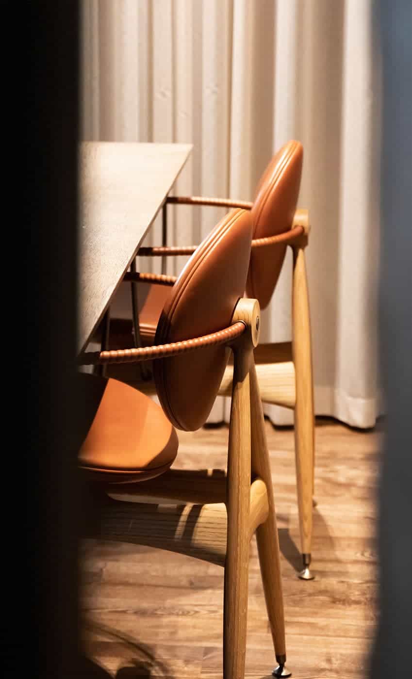 Restaurant-by-Alan-Bates-Circle-Chairs